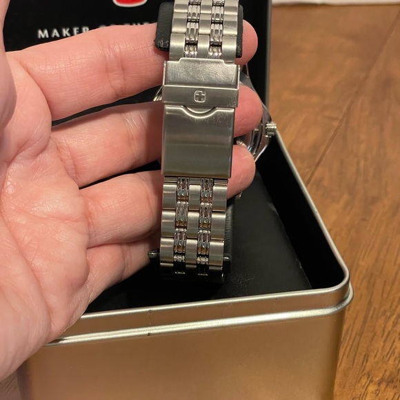 Vintage WENGER Swiss Military water resistant 100M Men’s Watch - Needs Battery - Picture 8 of 12